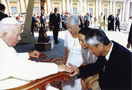2003年 聖家畫贈與教宗